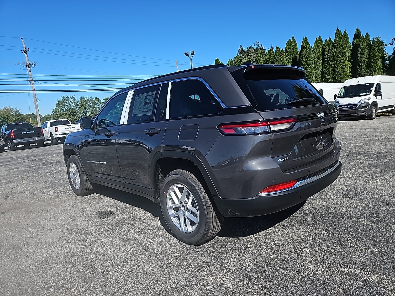 2025 Jeep Grand Cherokee GRAND CHEROKEE LAREDO X 4X4