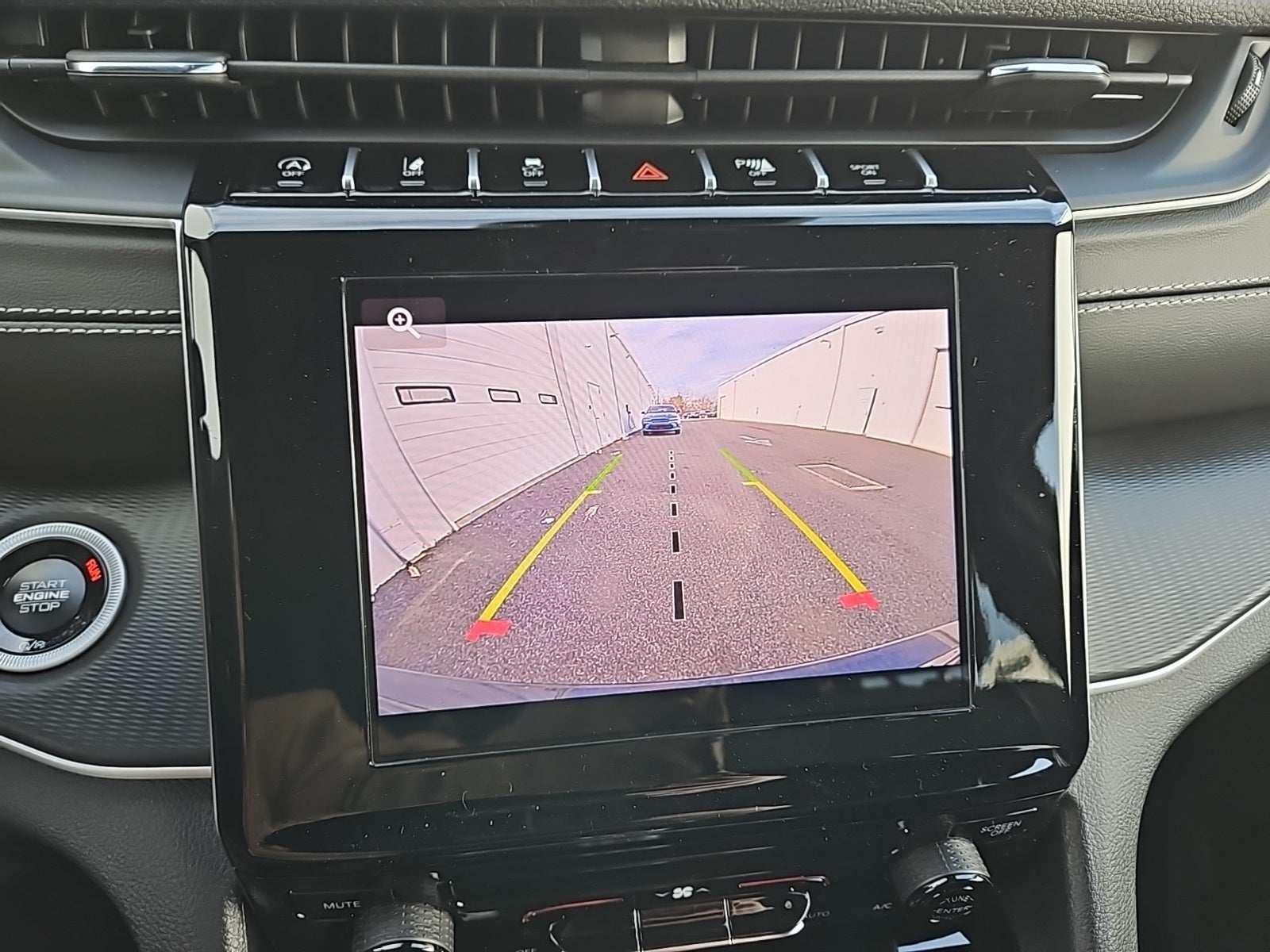 2025 Jeep Grand Cherokee GRAND CHEROKEE LAREDO 4X4