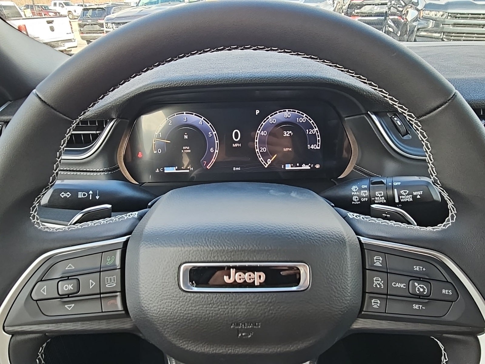 2025 Jeep Grand Cherokee GRAND CHEROKEE LAREDO X 4X4