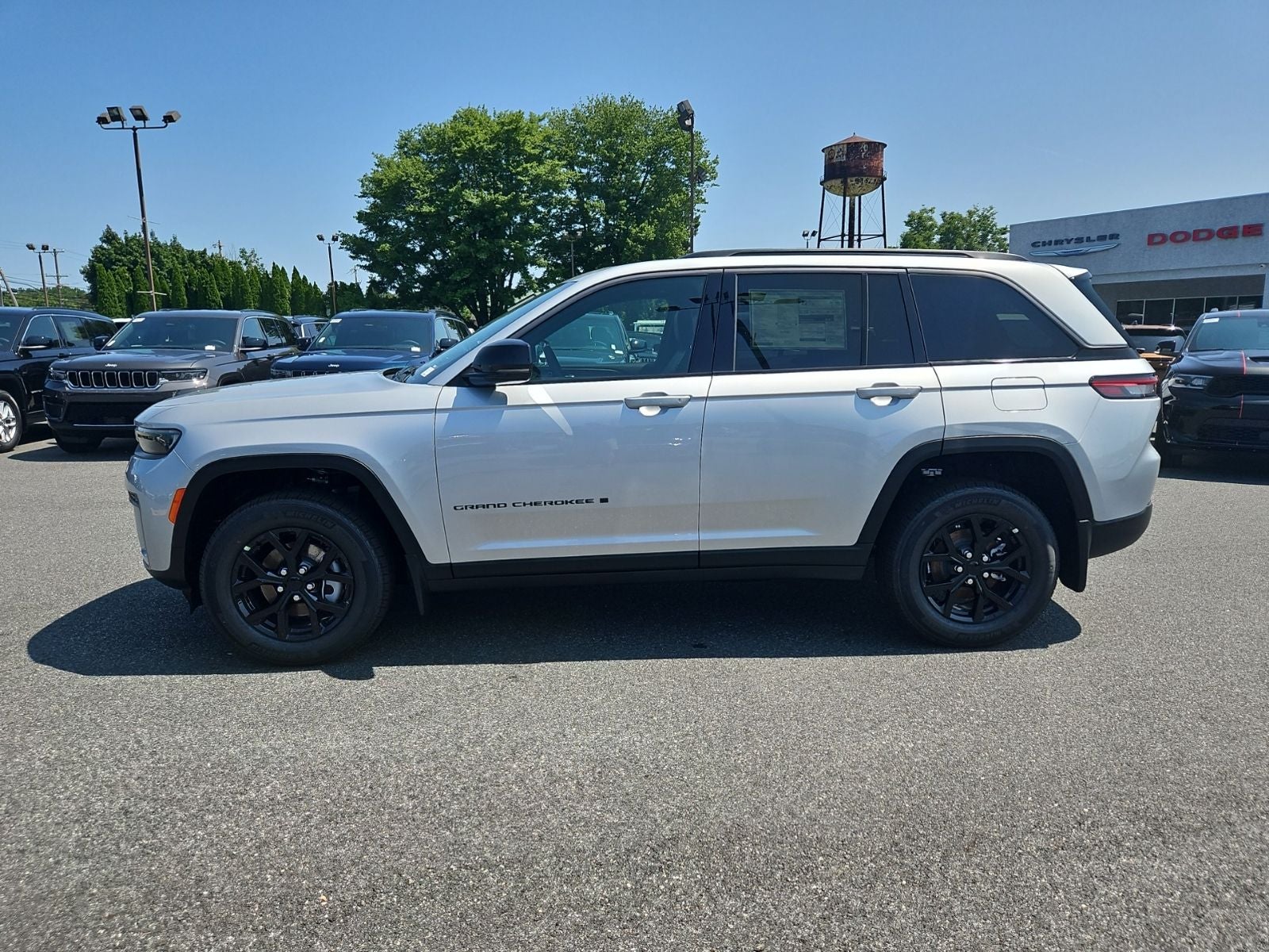 2026 Jeep Grand Cherokee GRAND CHEROKEE LAREDO ALTITUDE 4X4