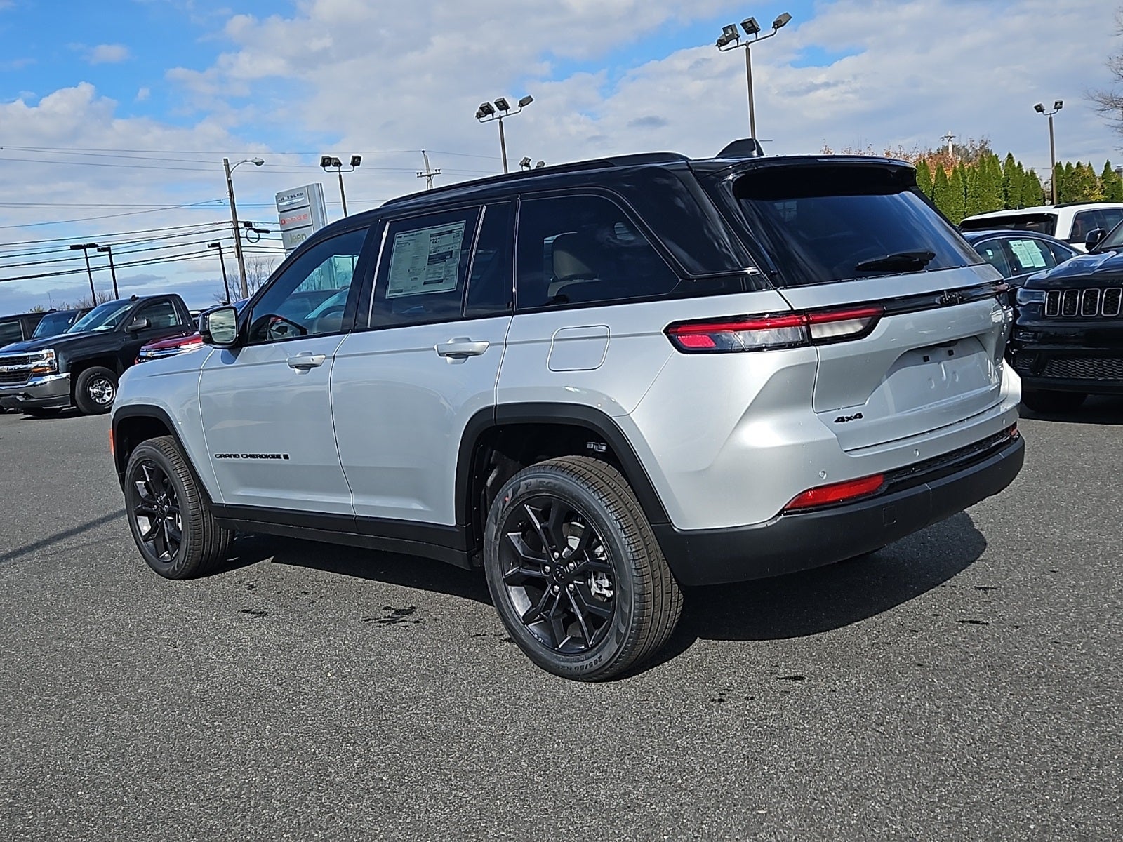 2025 Jeep Grand Cherokee GRAND CHEROKEE LIMITED 4X4