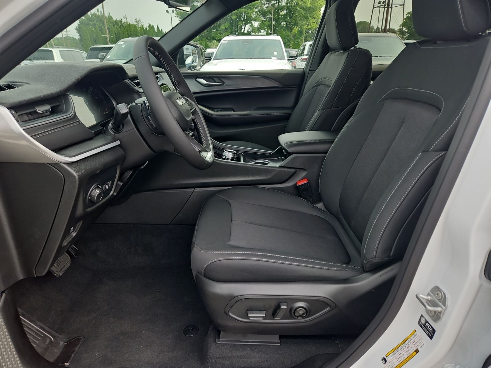 2026 Jeep Grand Cherokee GRAND CHEROKEE L LAREDO 4X4