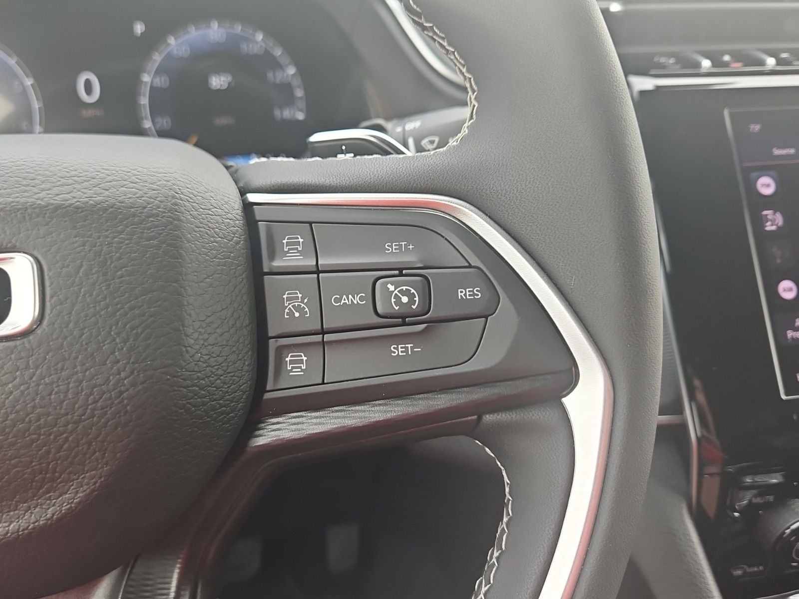 2025 Jeep Grand Cherokee L Laredo X 4x4