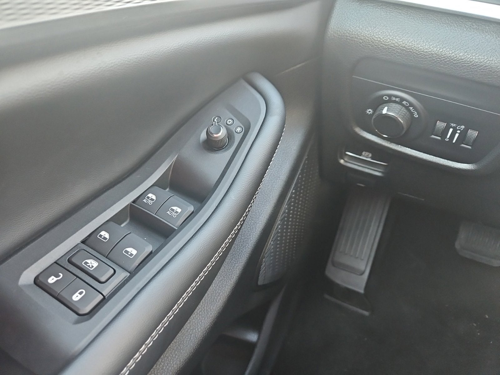 2027 Jeep Grand Cherokee GRAND CHEROKEE L LAREDO X 4X4