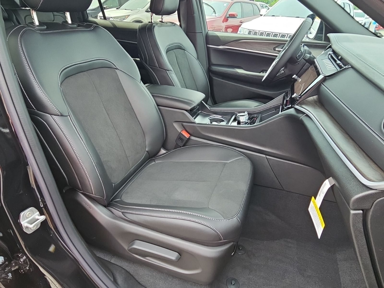 2026 Jeep Grand Cherokee GRAND CHEROKEE L LAREDO ALTITUDE 4X4