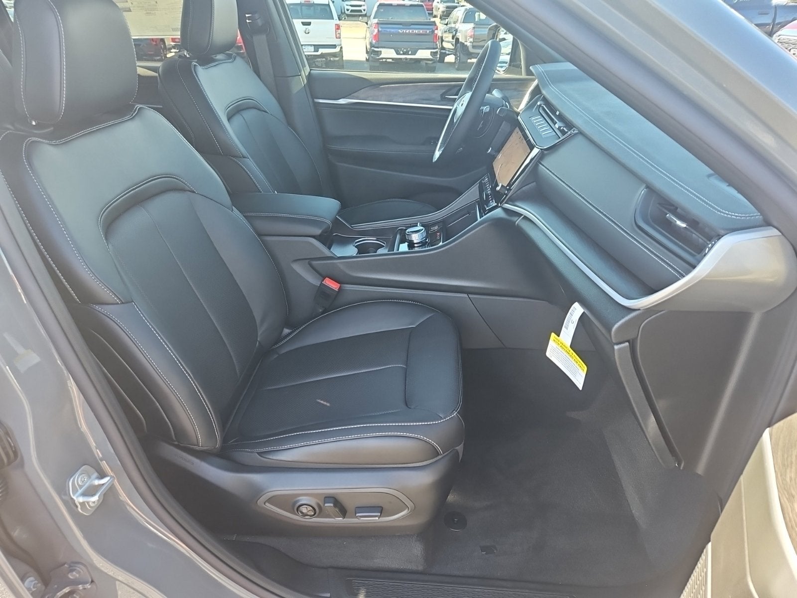 2027 Jeep Grand Cherokee GRAND CHEROKEE L LIMITED RESERVE 4X4