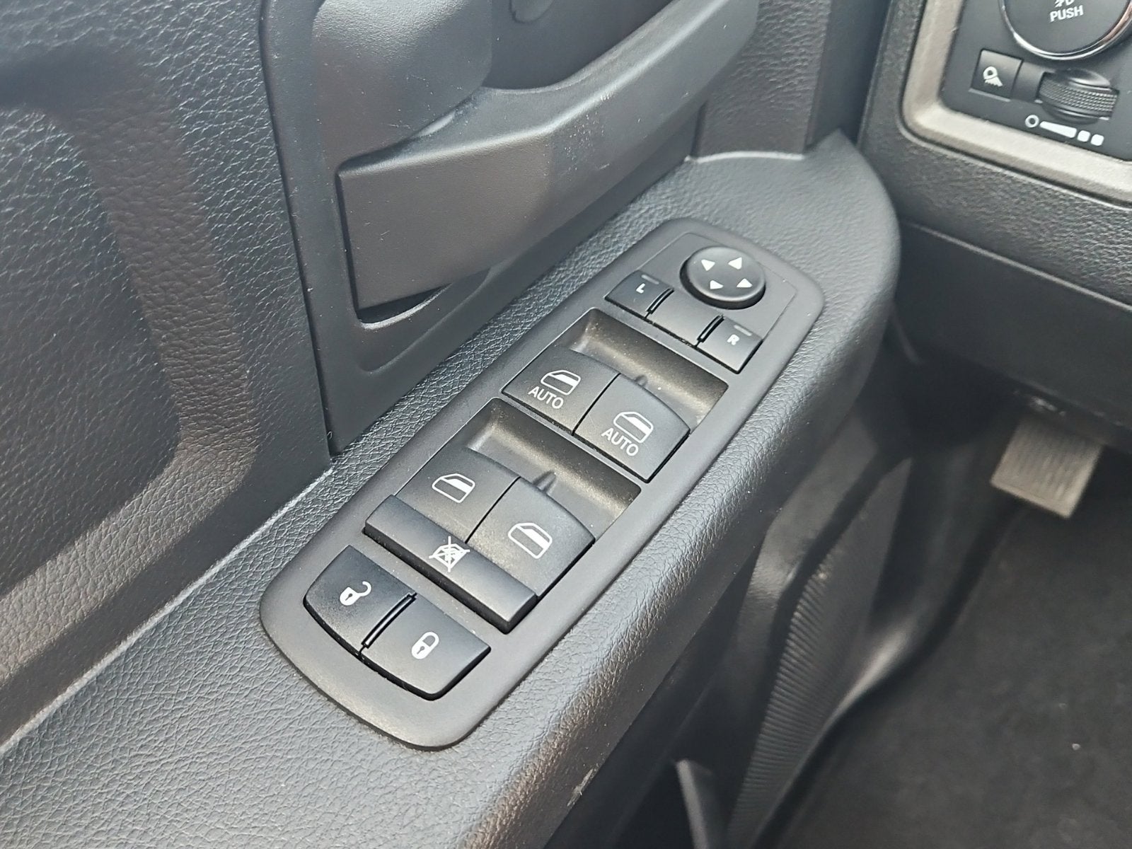 2024 RAM 1500 Classic Tradesman Crew Cab 4x4 5'7' Box