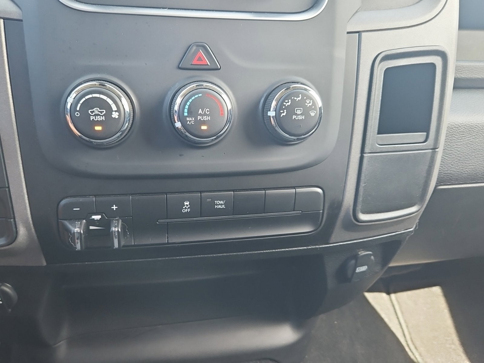 2024 RAM 1500 Classic Tradesman Crew Cab 4x4 5'7' Box