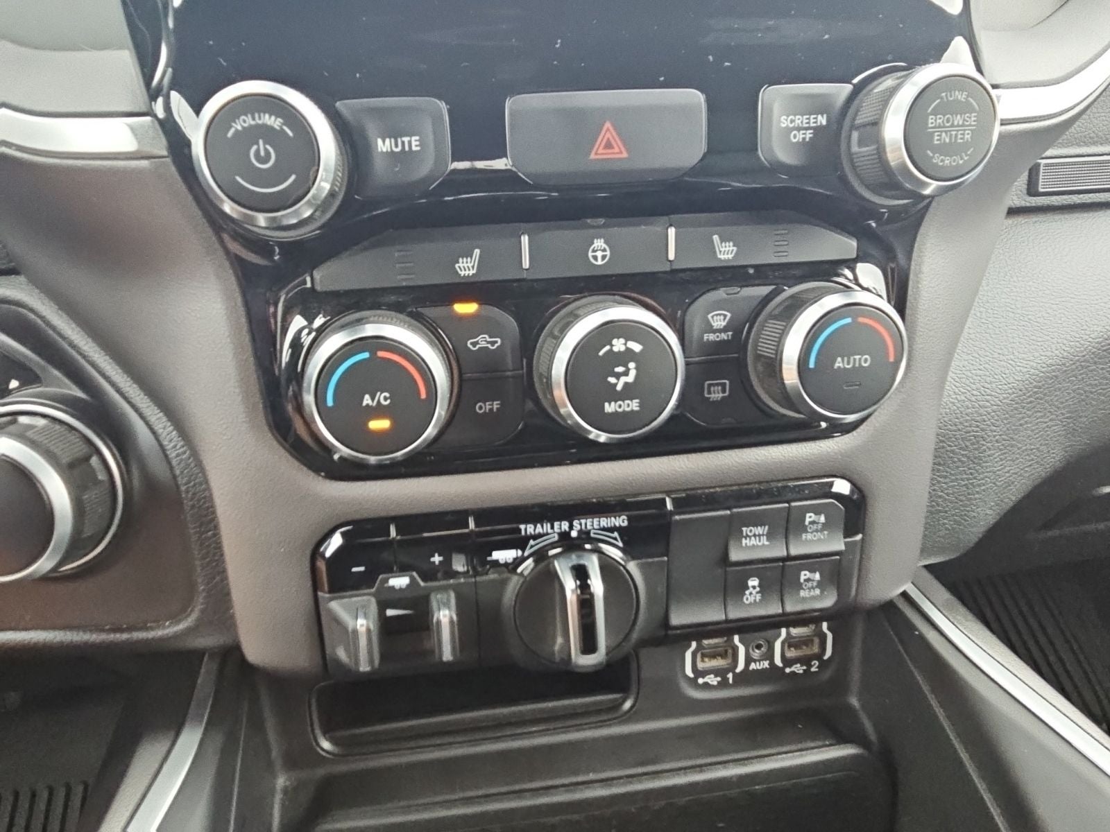 2021 RAM 1500 Big Horn Quad Cab 4x4 6'4' Box