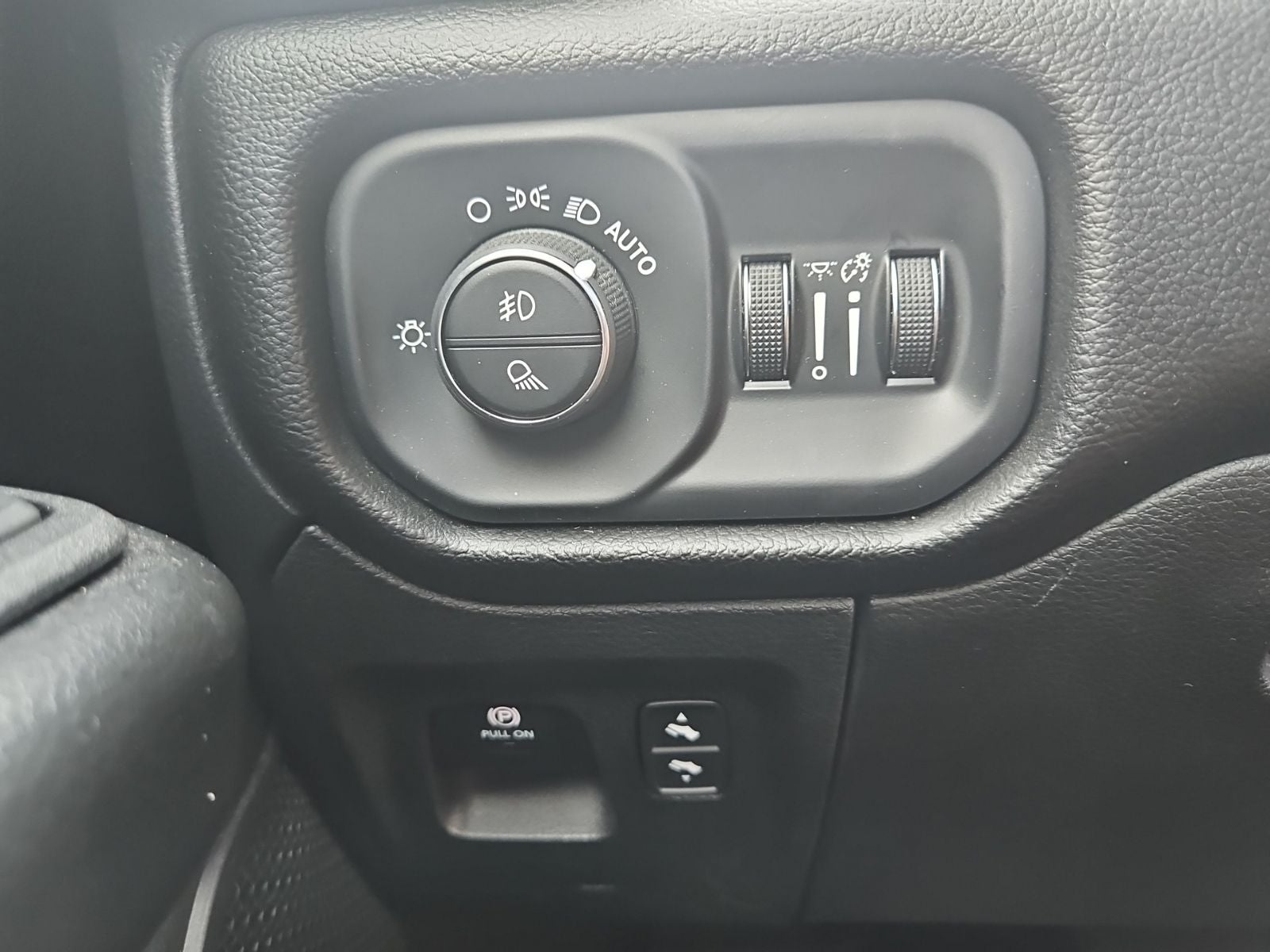 2025 RAM 1500 Big Horn Crew Cab 4x4 5'7' Box
