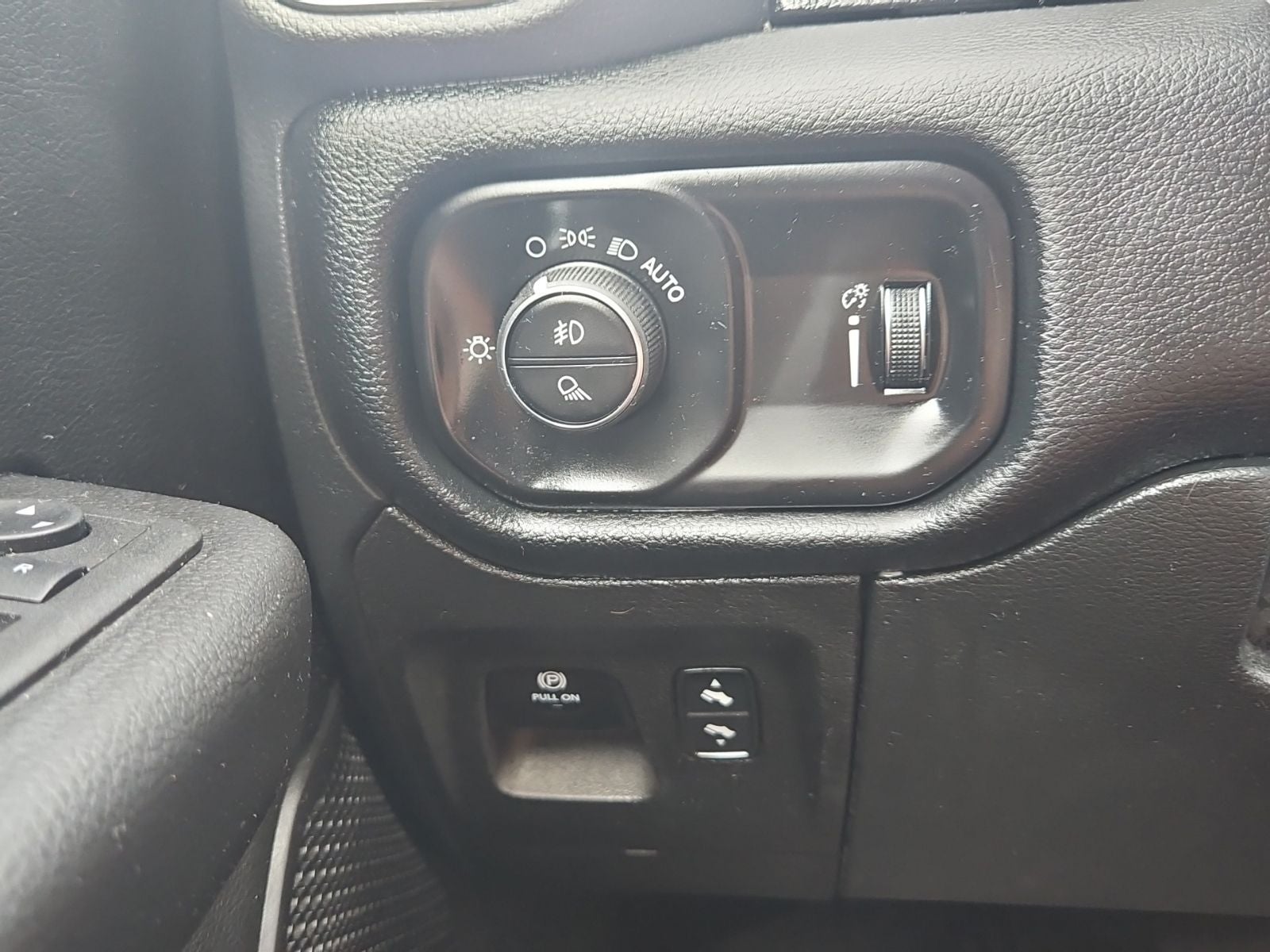 2022 RAM 1500 Big Horn Crew Cab 4x4 5'7' Box