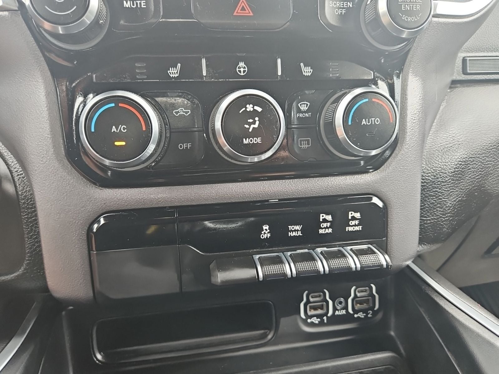 2022 RAM 1500 Big Horn Crew Cab 4x4 5'7' Box