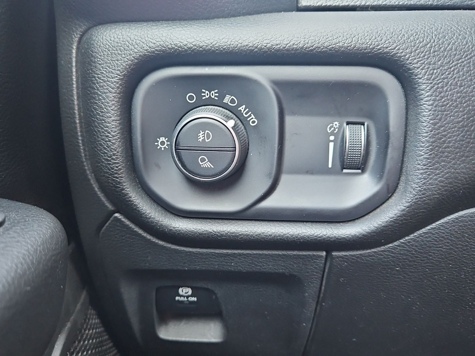 2024 RAM 1500 Big Horn Crew Cab 4x4 5'7' Box