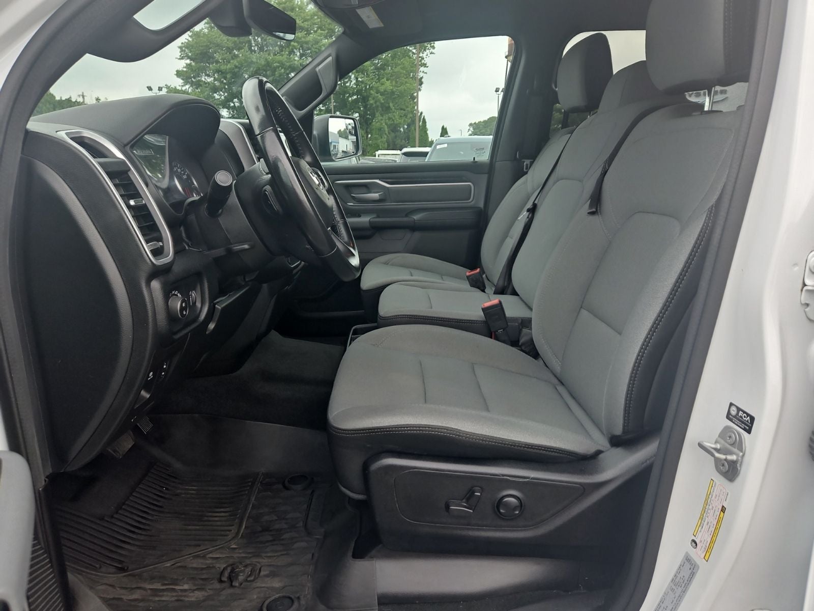 2022 RAM 1500 Big Horn Crew Cab 4x4 5'7' Box