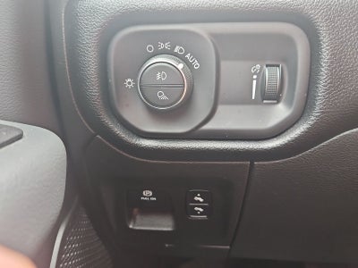 2022 RAM 1500 Big Horn Crew Cab 4x4 5'7' Box