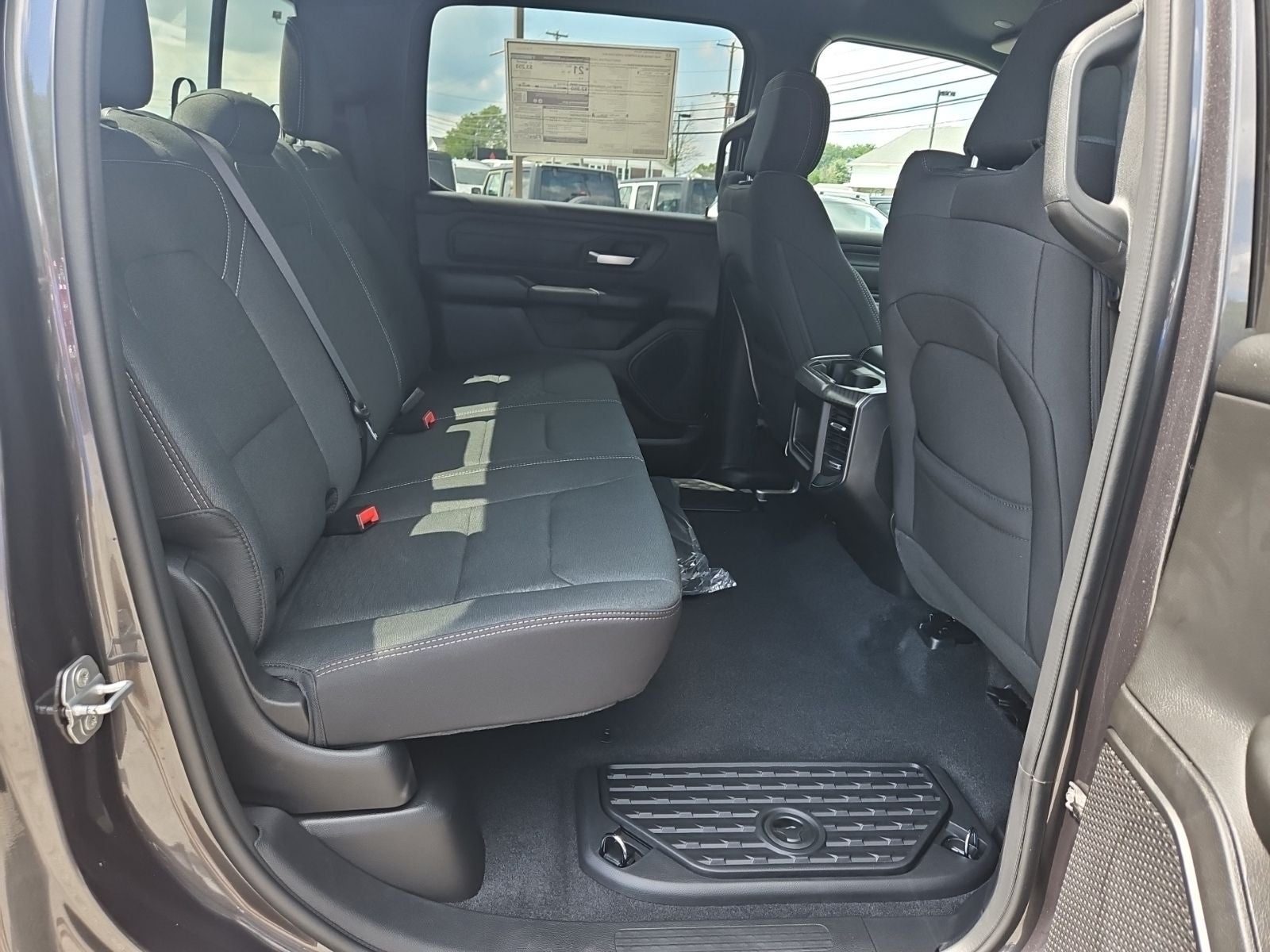 2026 RAM 1500 RAM 1500 EXPRESS CREW CAB 4X4 5'7' BOX