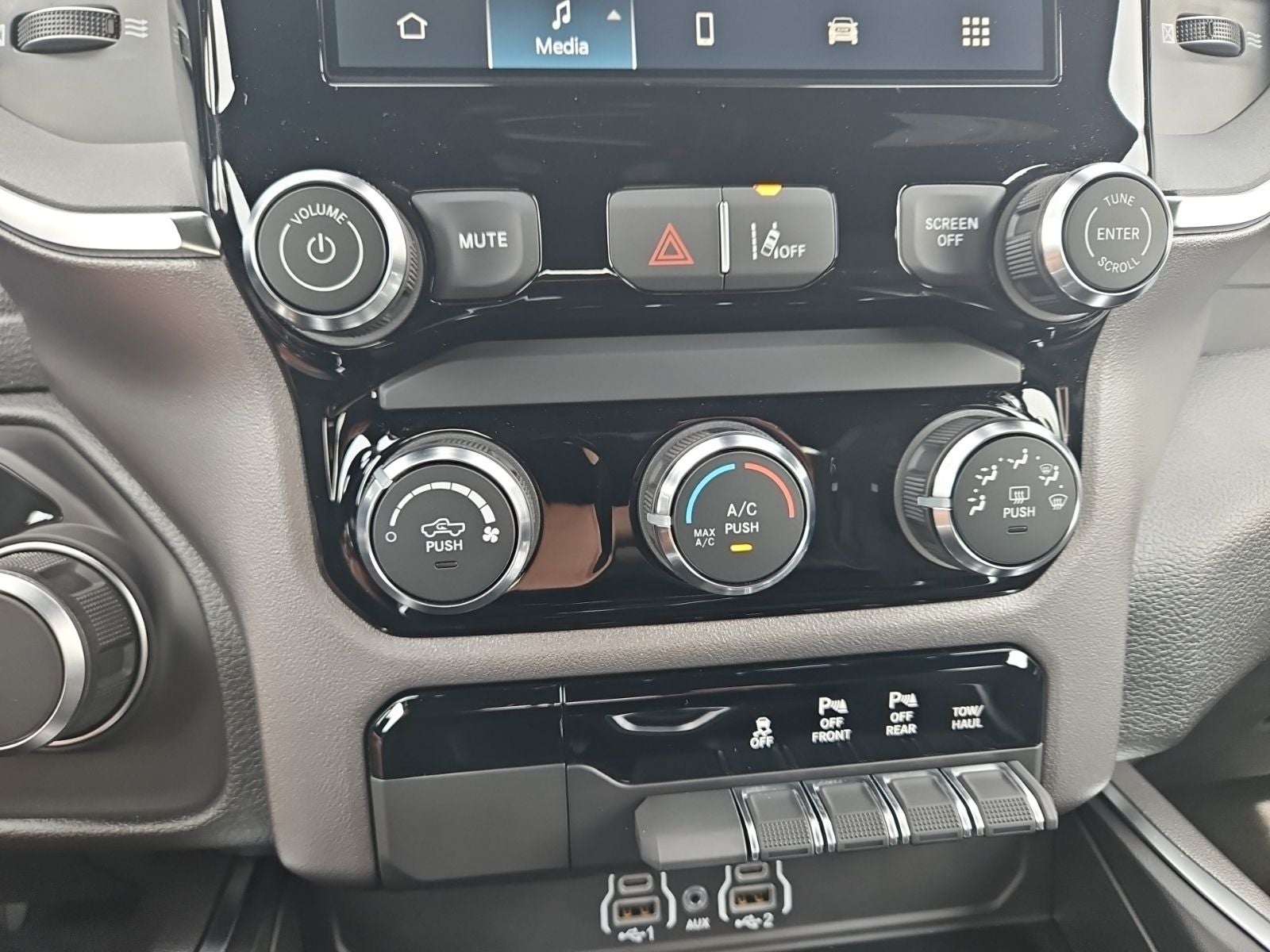2026 RAM 1500 RAM 1500 EXPRESS CREW CAB 4X4 5'7' BOX