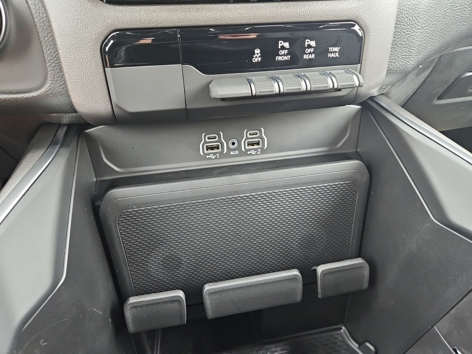 2026 RAM 1500 RAM 1500 EXPRESS CREW CAB 4X4 5'7' BOX