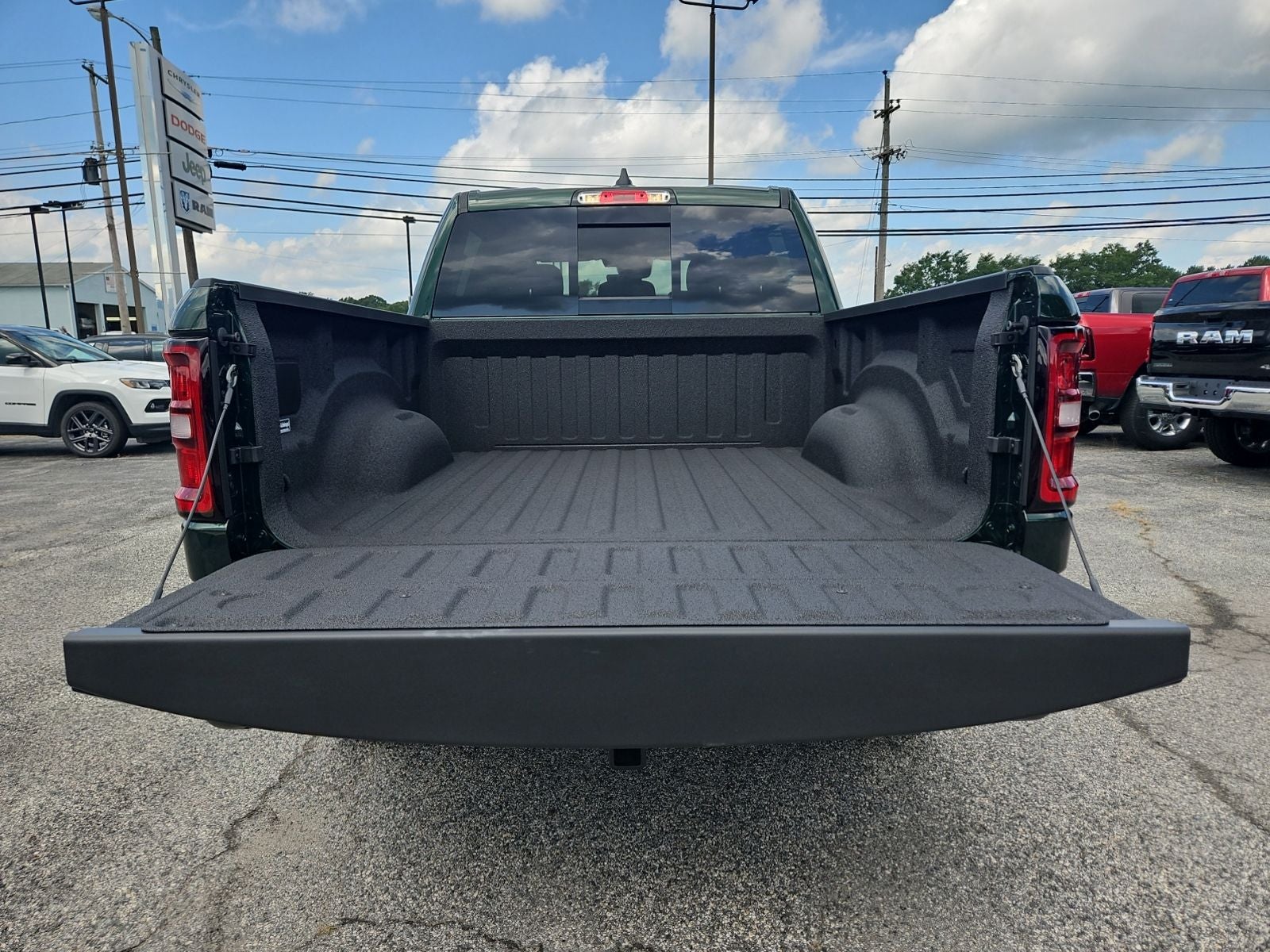 2026 RAM 1500 RAM 1500 EXPRESS CREW CAB 4X4 5'7' BOX