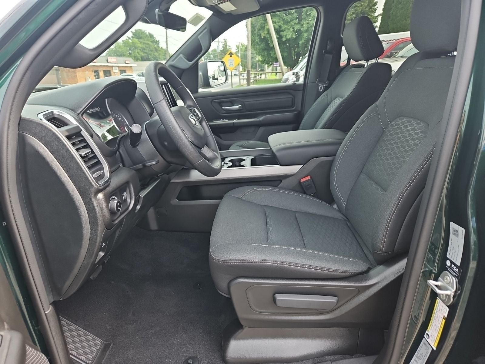 2026 RAM 1500 RAM 1500 EXPRESS CREW CAB 4X4 5'7' BOX