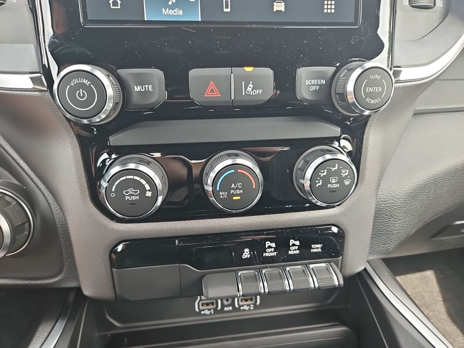2026 RAM 1500 RAM 1500 EXPRESS CREW CAB 4X4 5'7' BOX