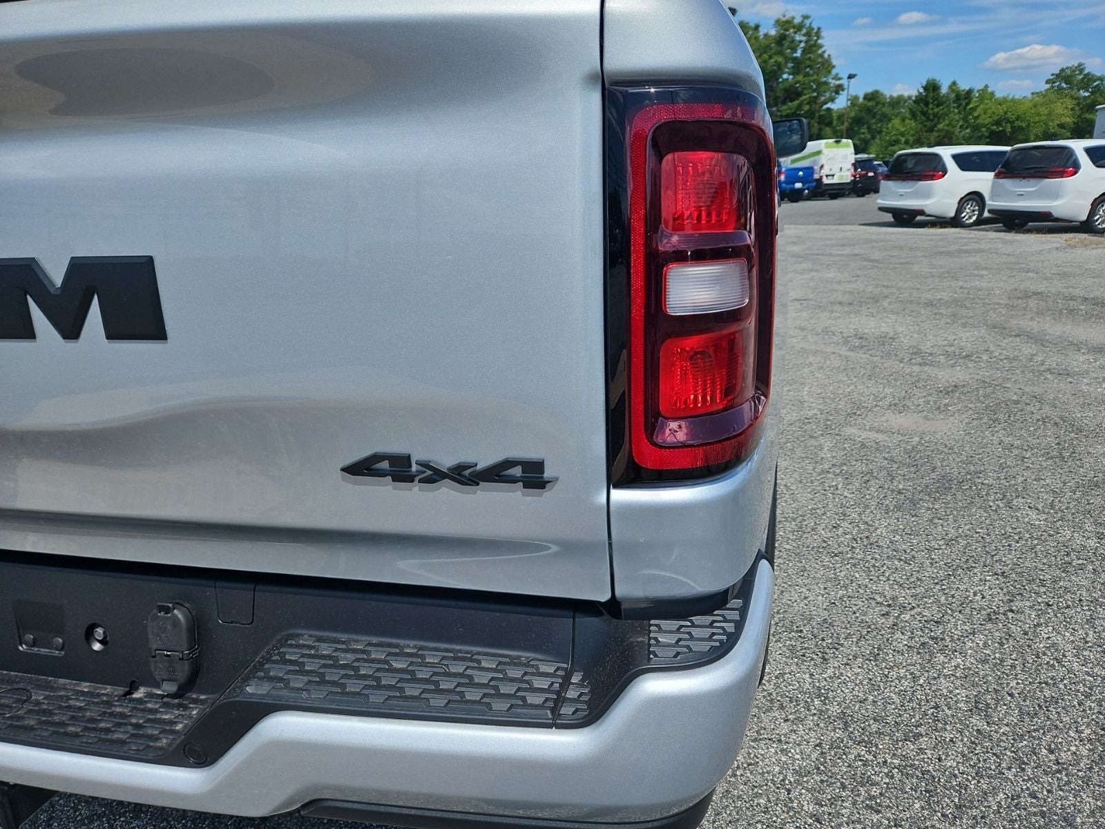 2026 RAM 1500 RAM 1500 EXPRESS CREW CAB 4X4 5'7' BOX