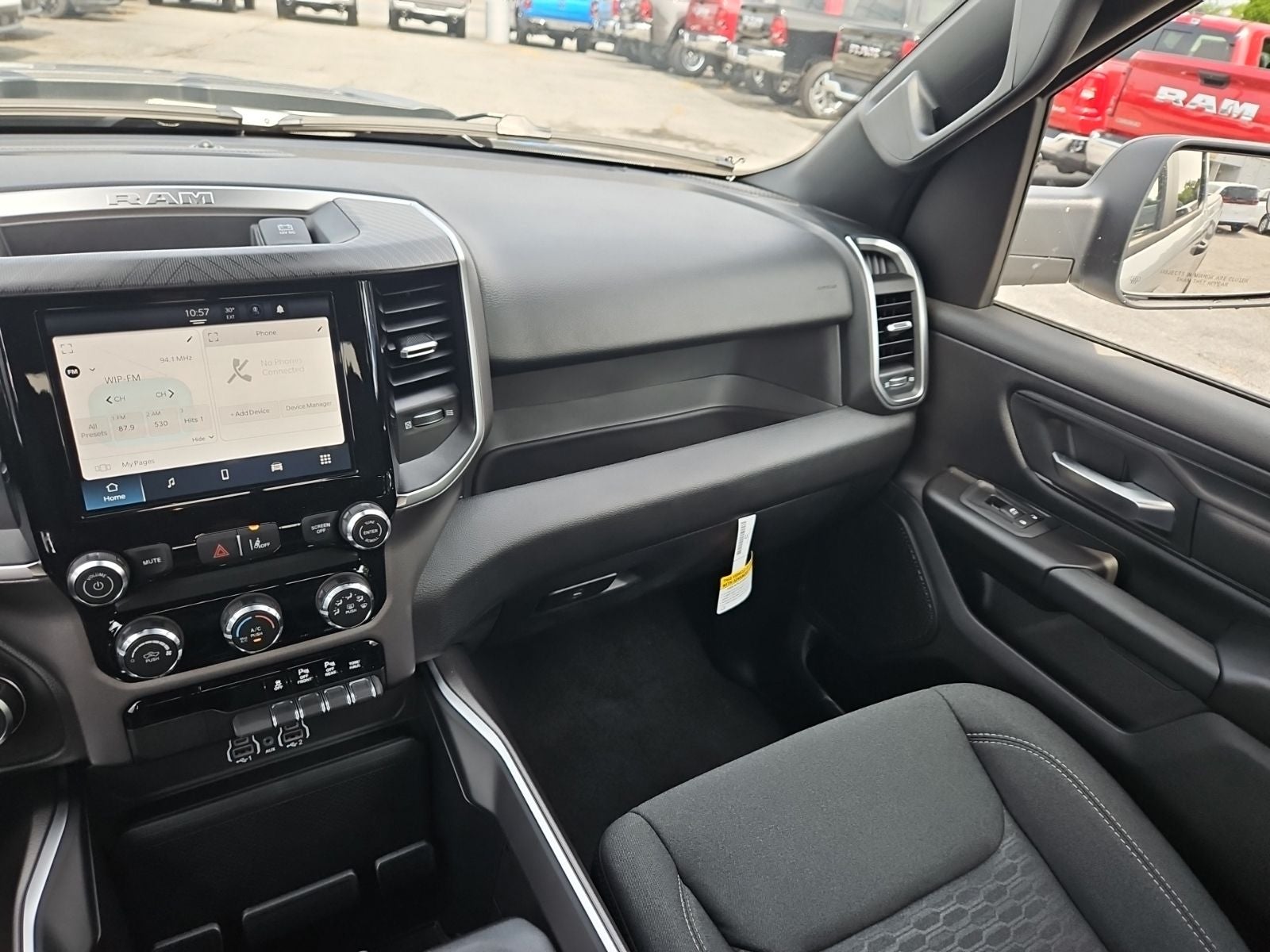 2026 RAM 1500 RAM 1500 EXPRESS CREW CAB 4X4 5'7' BOX