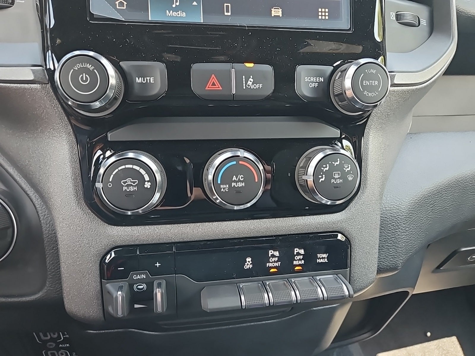 2025 RAM Ram 1500 RAM 1500 TRADESMAN CREW CAB 4X4 5'7' BOX