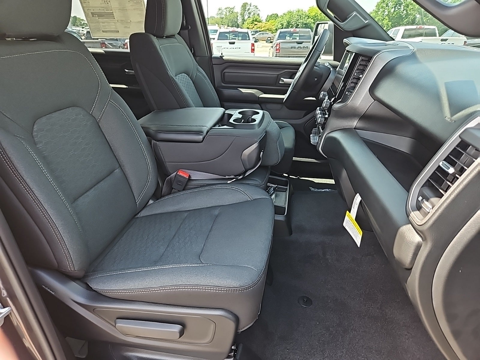 2025 RAM Ram 1500 RAM 1500 TRADESMAN CREW CAB 4X4 5'7' BOX