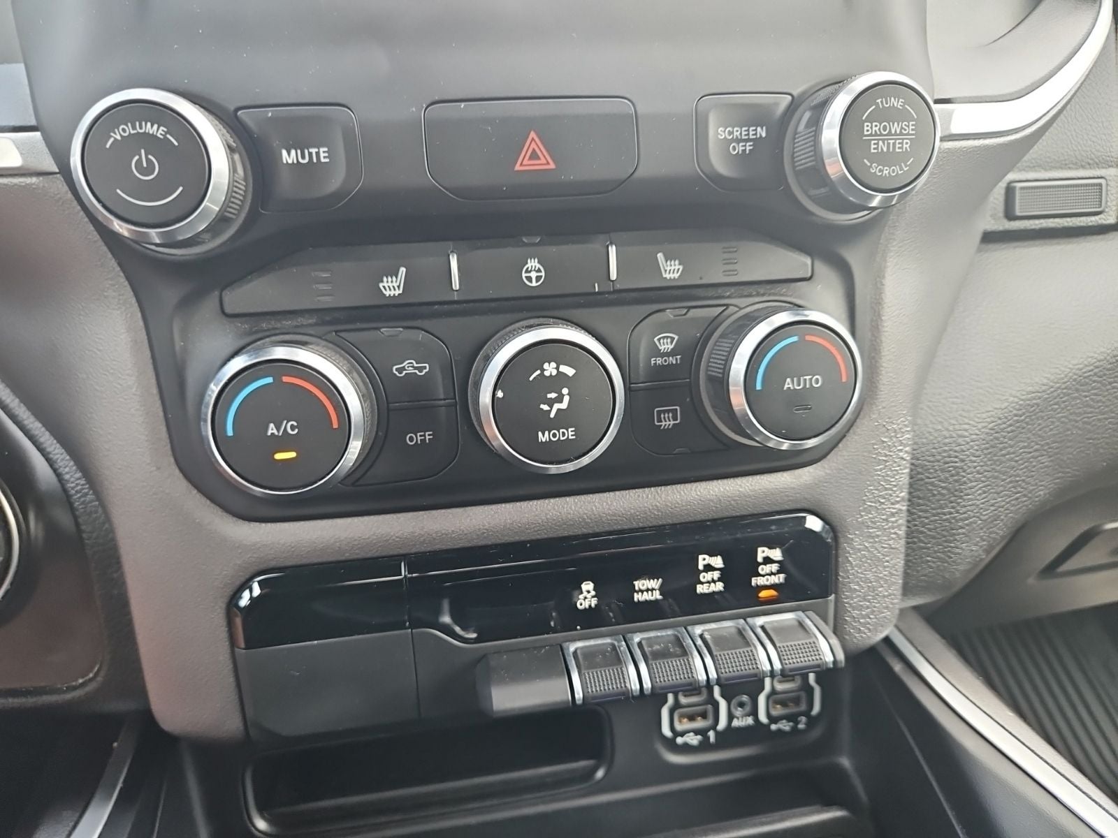 2022 RAM 1500 Big Horn Quad Cab 4x4 6'4' Box