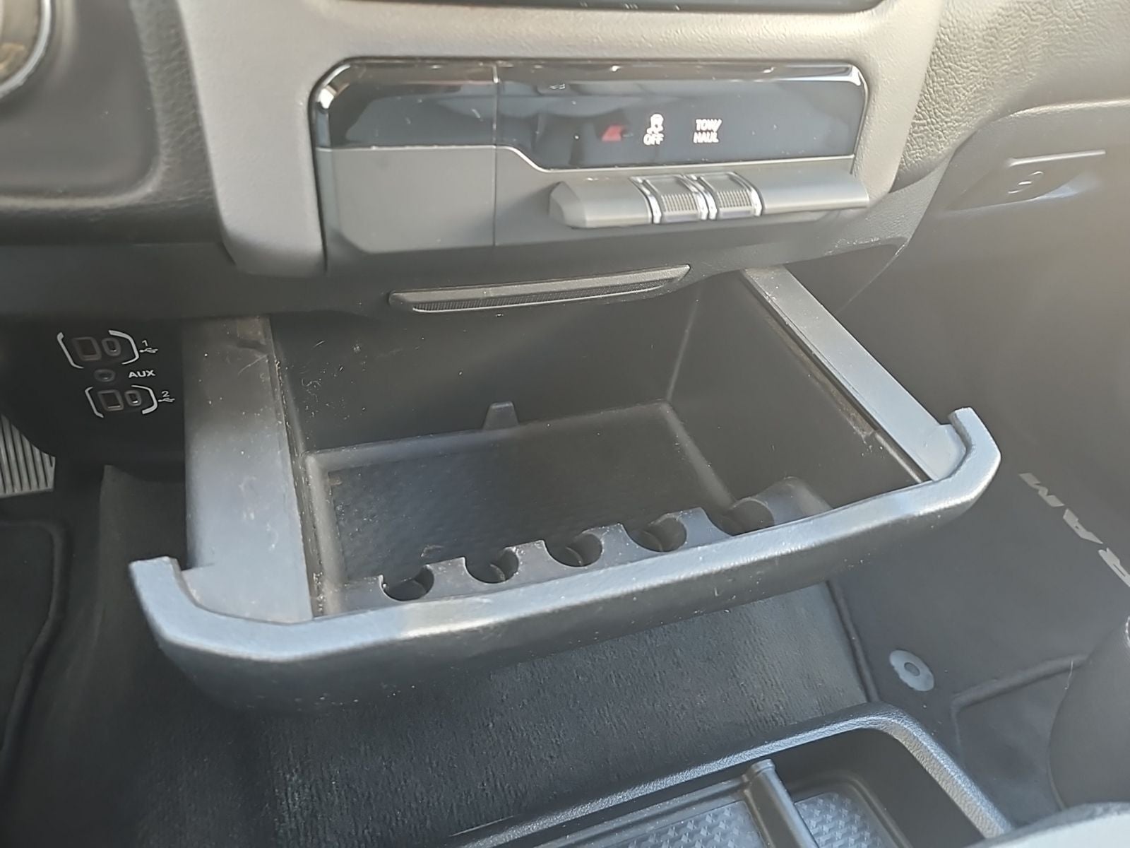 2020 RAM 1500 Big Horn Crew Cab 4x4 5'7' Box