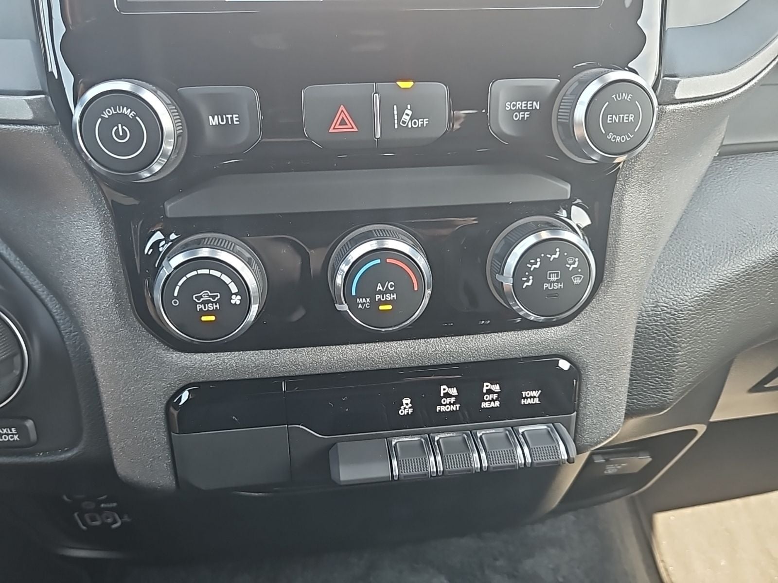 2026 RAM 1500 Warlock Crew Cab 4x4 5'7' Box