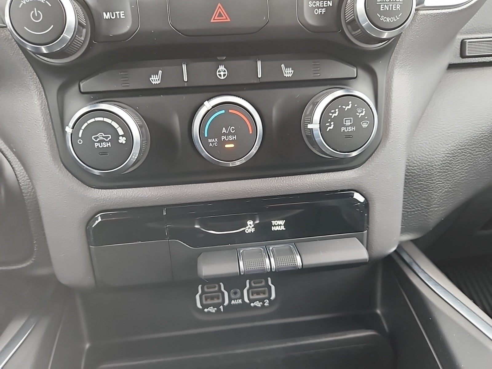 2024 RAM 1500 Big Horn Crew Cab 4x4 6'4' Box