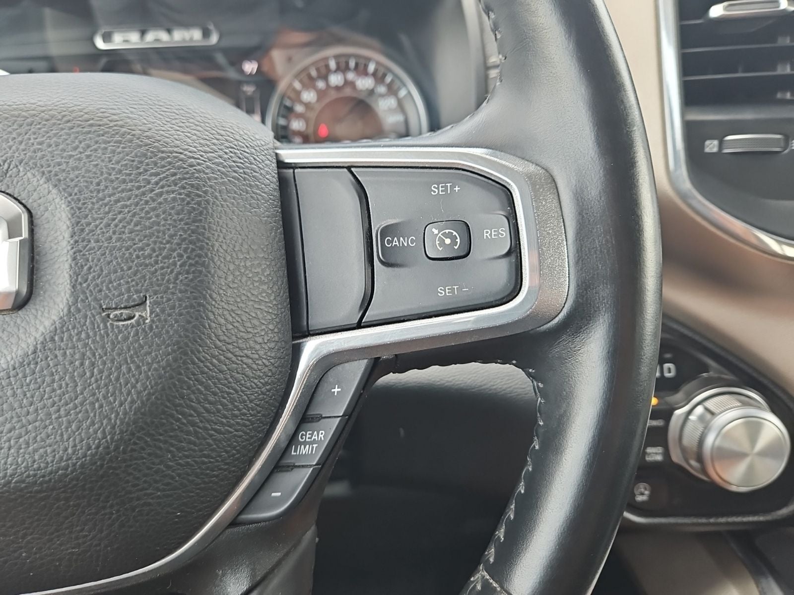 2022 RAM 1500 Laramie Crew Cab 4x4 6'4' Box