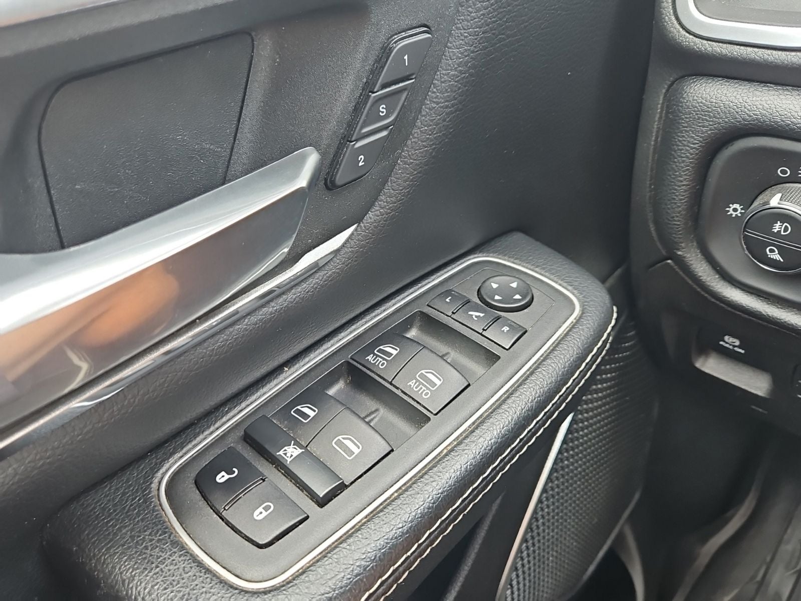 2022 RAM 1500 Laramie Crew Cab 4x4 6'4' Box