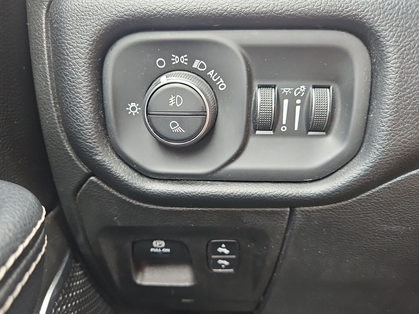 2022 RAM 1500 Laramie Crew Cab 4x4 6'4' Box