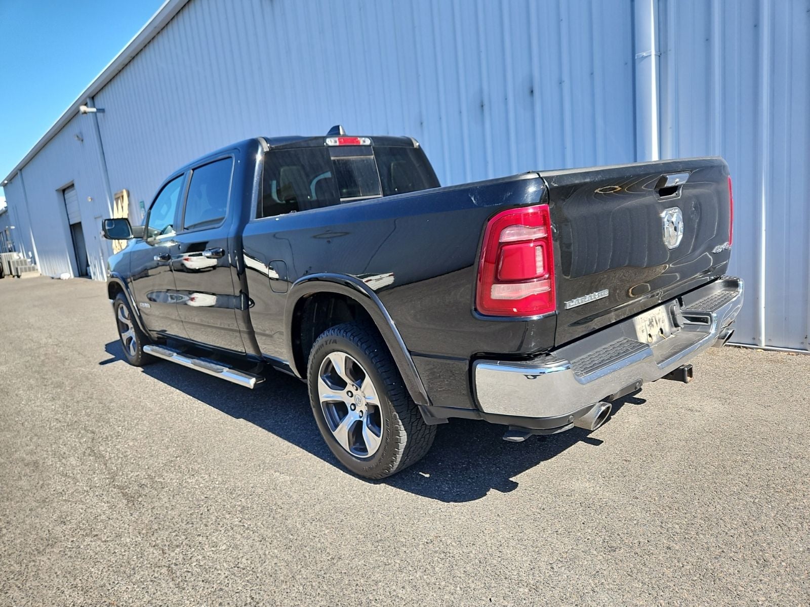 2022 RAM 1500 Laramie Crew Cab 4x4 6'4' Box