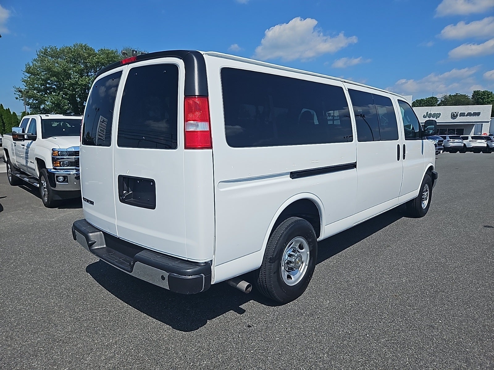 2024 Chevrolet Express Passenger RWD 3500 Extended Wheelbase LT