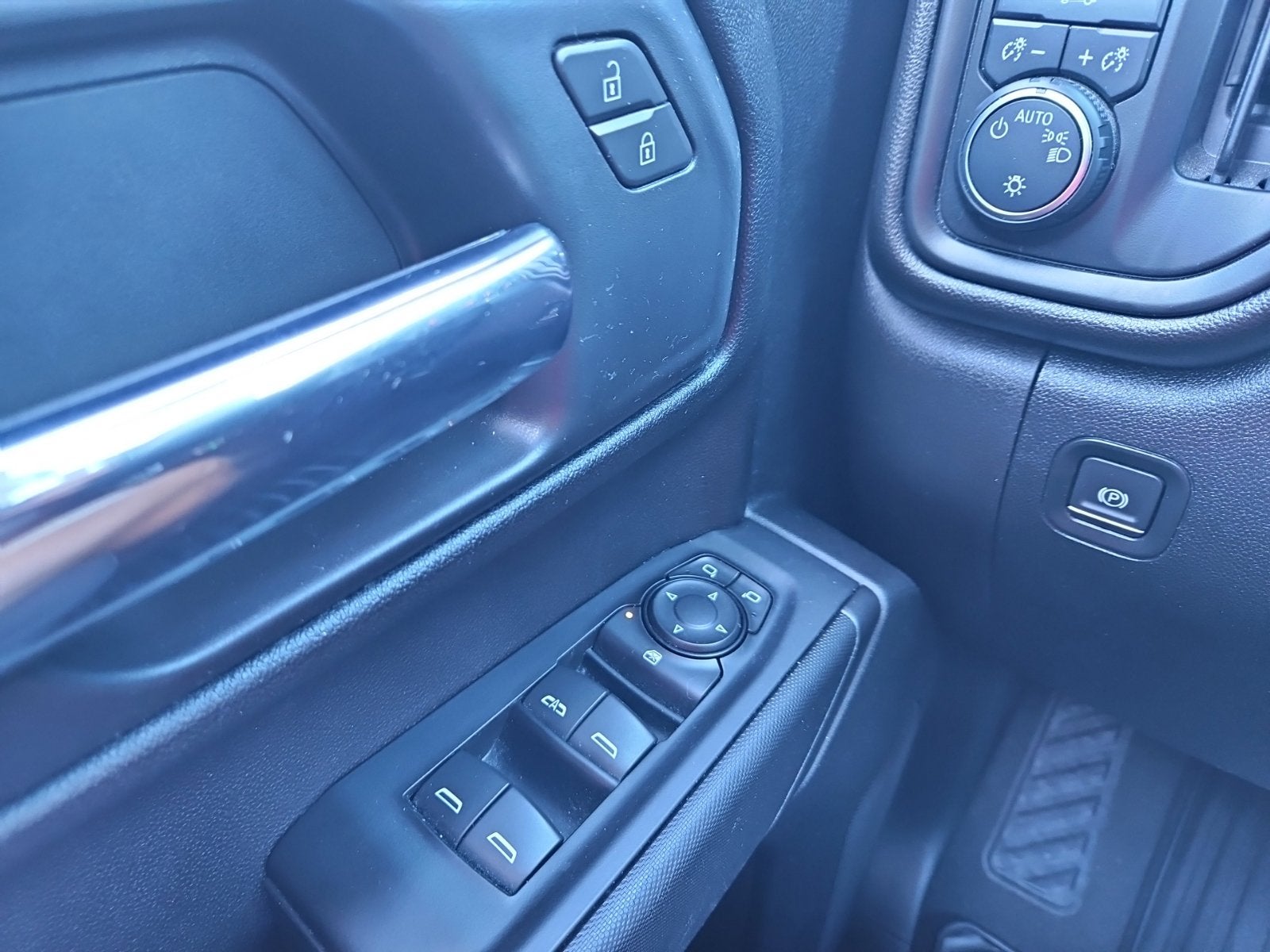 2024 Chevrolet Silverado 1500 4WD Crew Cab Short Bed Custom