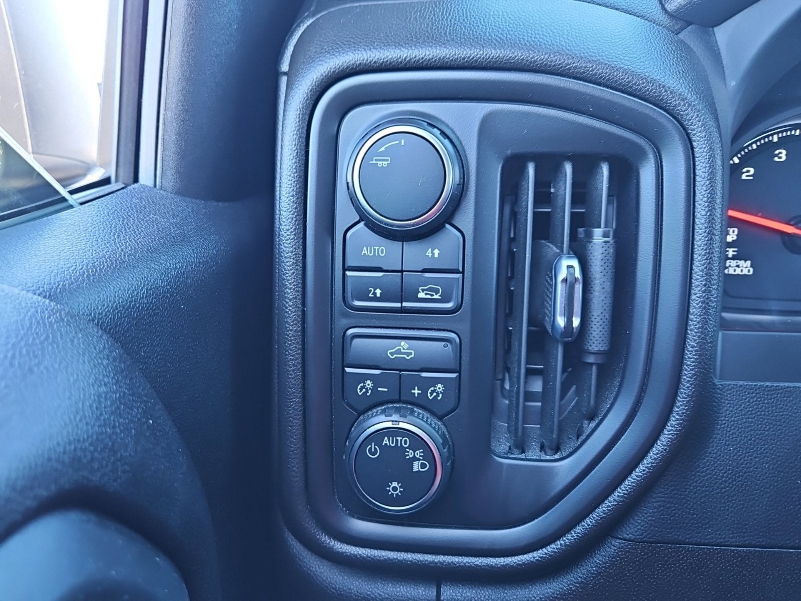 2024 Chevrolet Silverado 1500 4WD Crew Cab Short Bed Custom