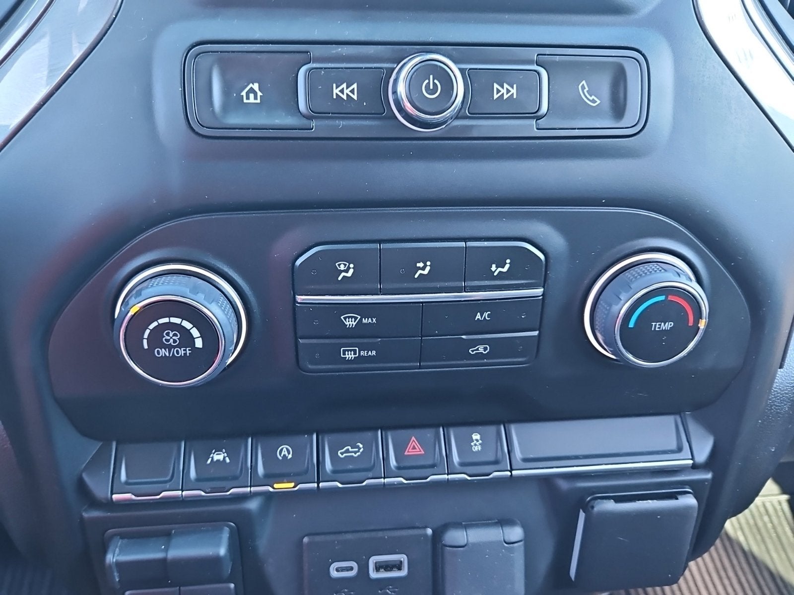 2024 Chevrolet Silverado 1500 4WD Crew Cab Short Bed Custom