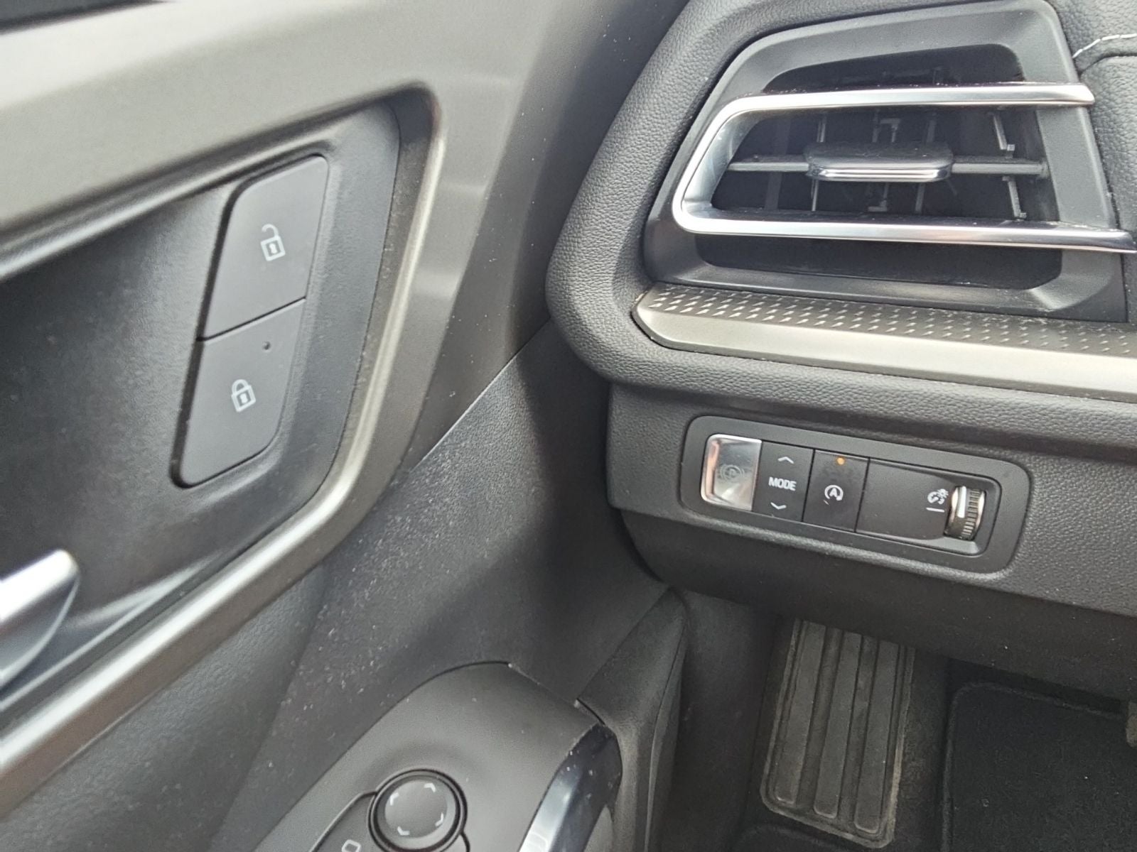 2024 Chevrolet Traverse FWD LT