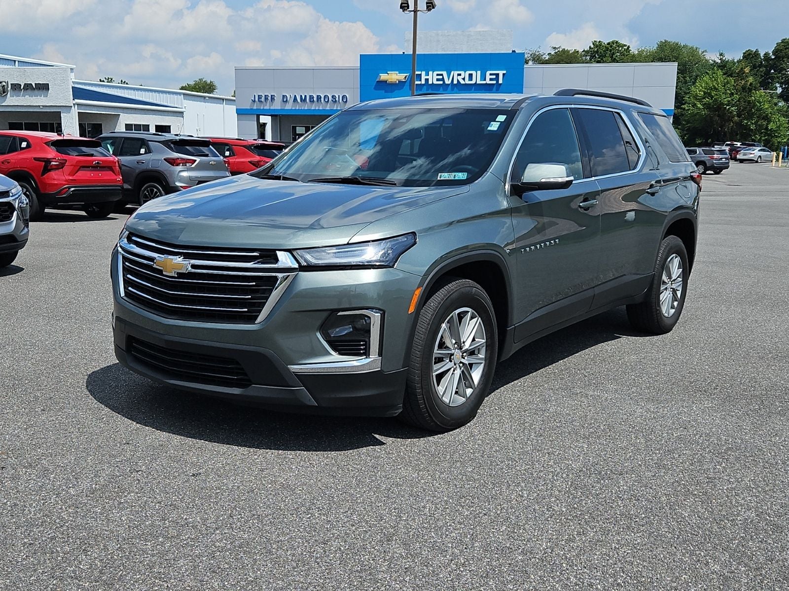 2023 Chevrolet Traverse AWD LT Cloth