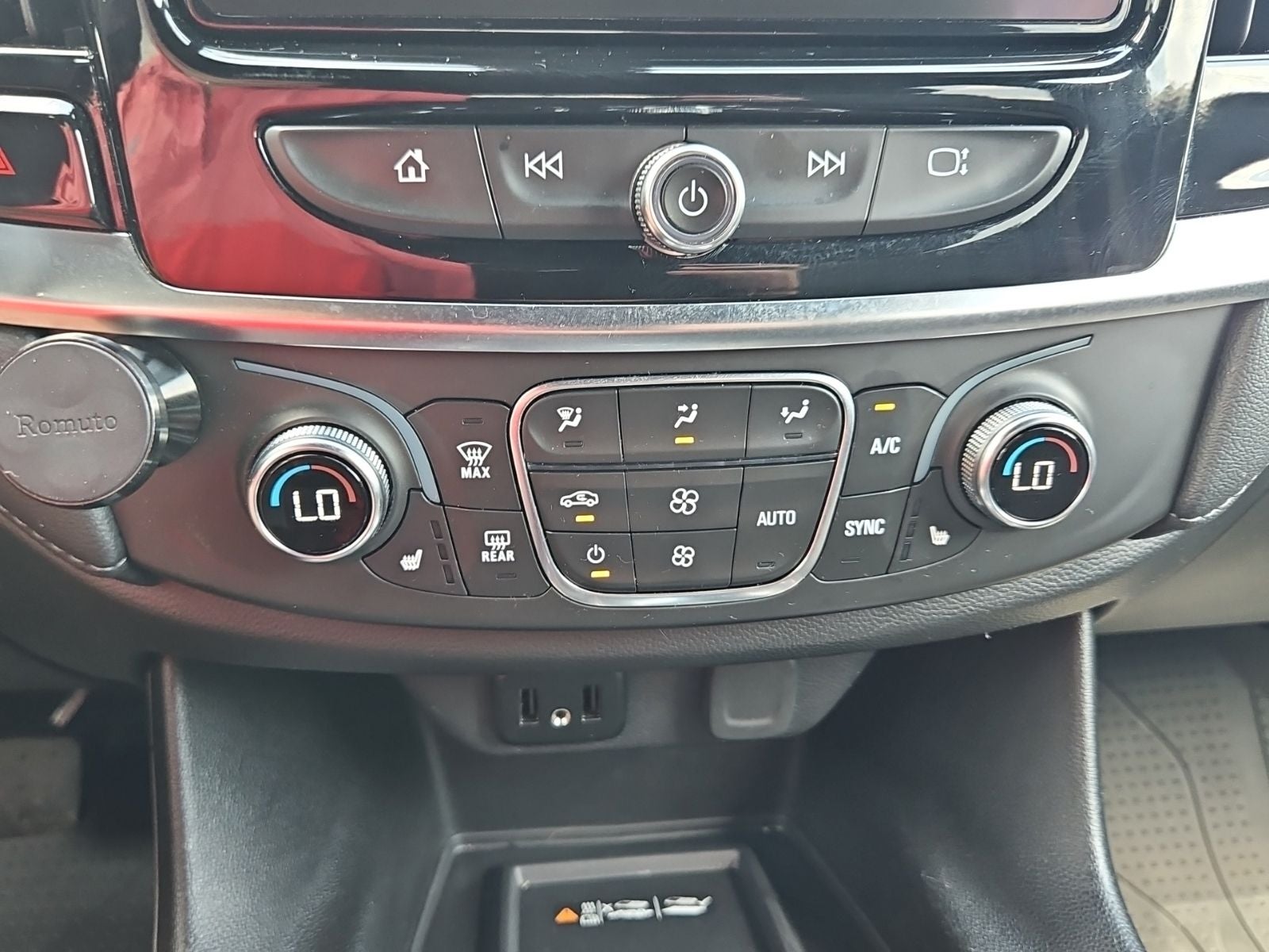 2023 Chevrolet Traverse AWD LT Cloth