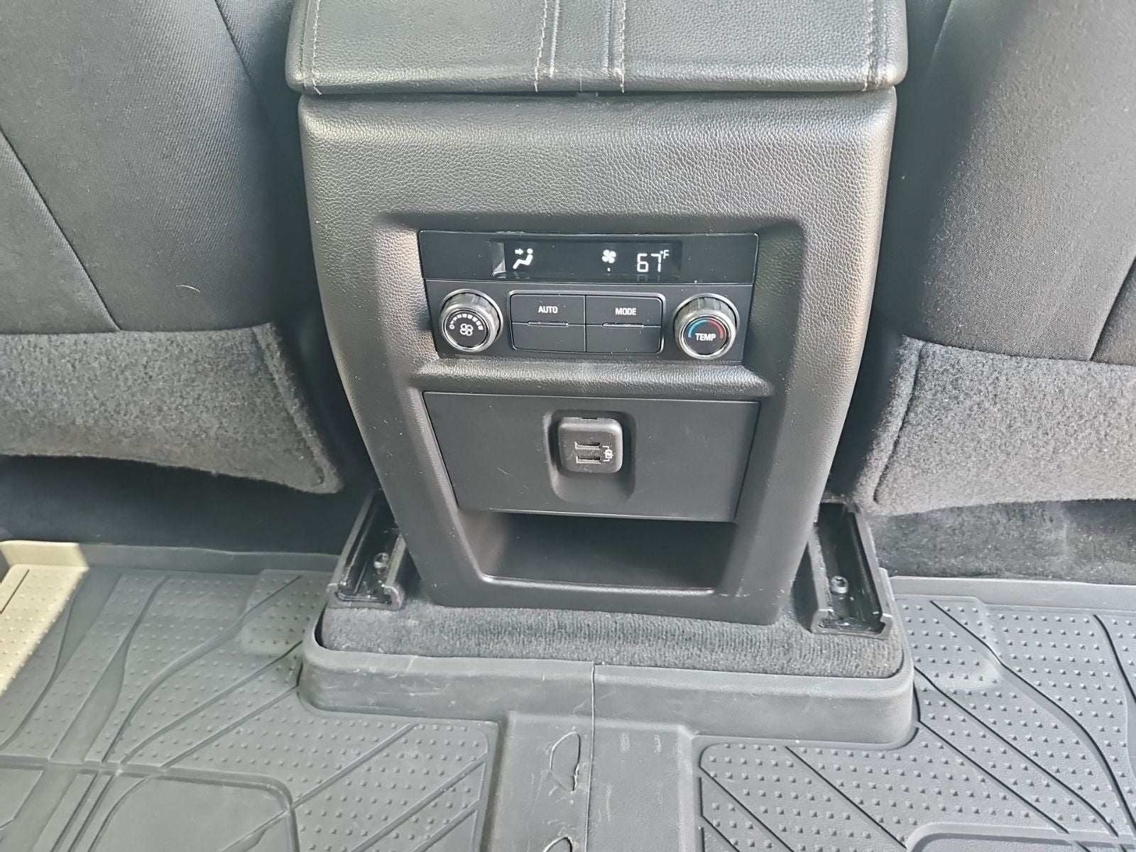 2023 Chevrolet Traverse AWD LT Cloth