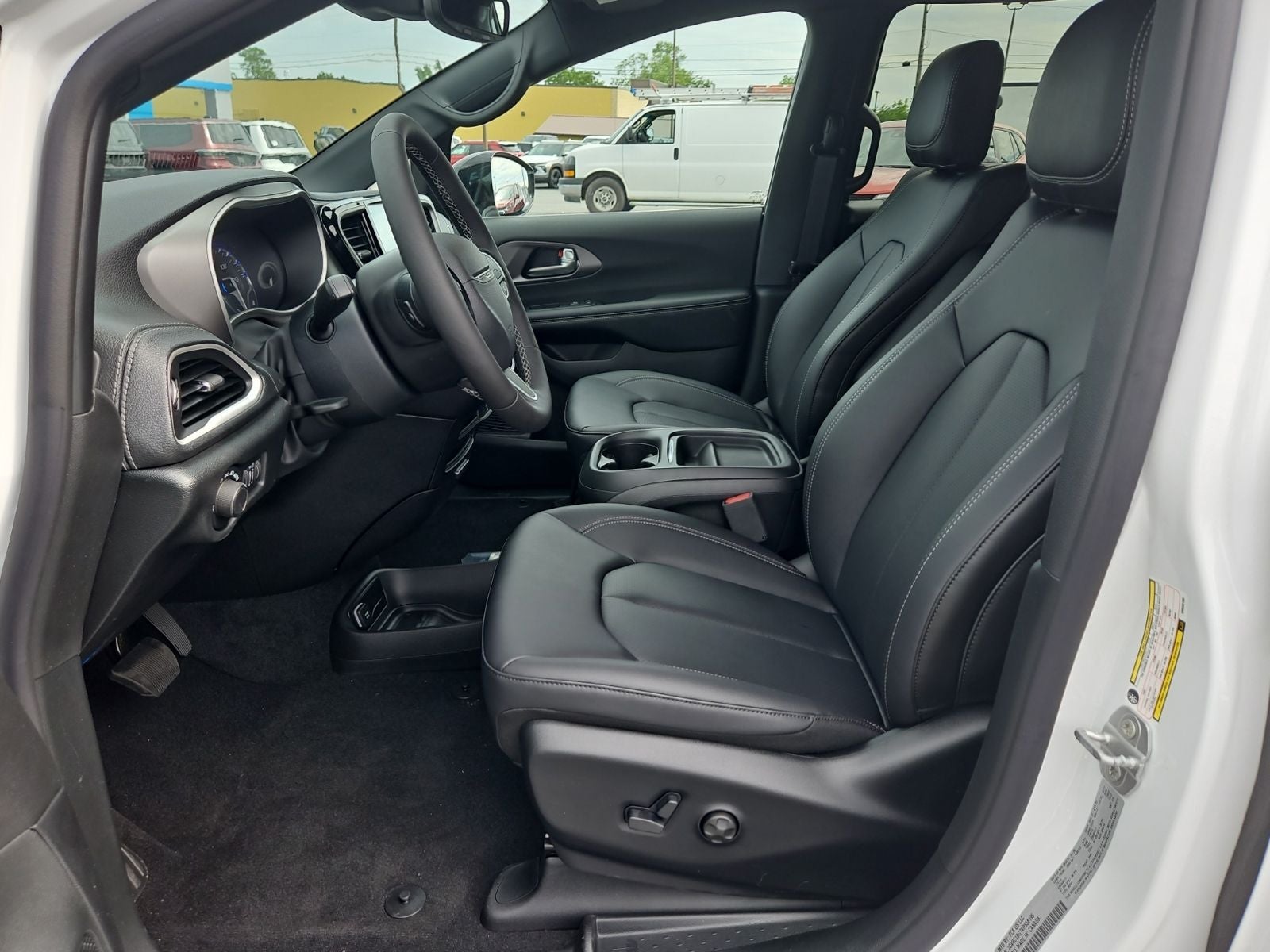 2027 Chrysler Pacifica PACIFICA SELECT