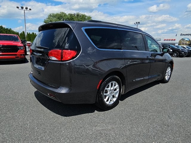 2020 Chrysler Voyager LX
