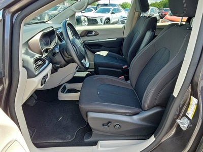 2020 Chrysler Voyager LX