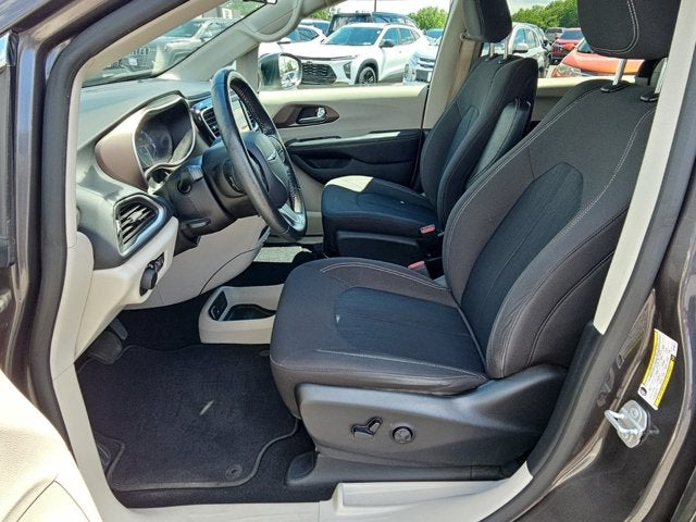 2020 Chrysler Voyager LX
