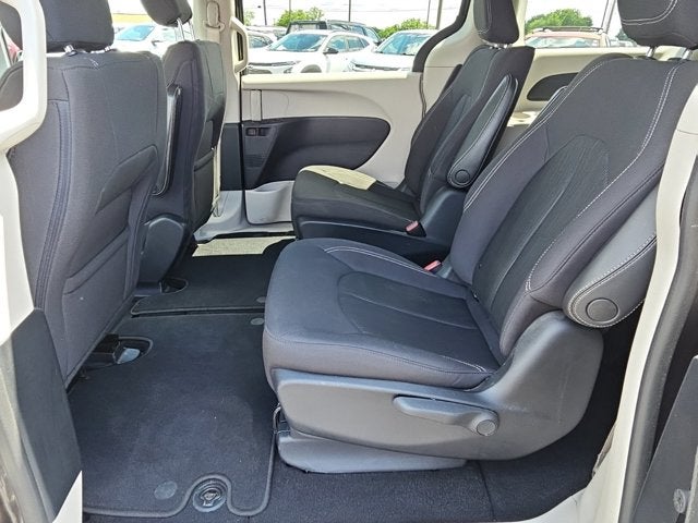 2020 Chrysler Voyager LX